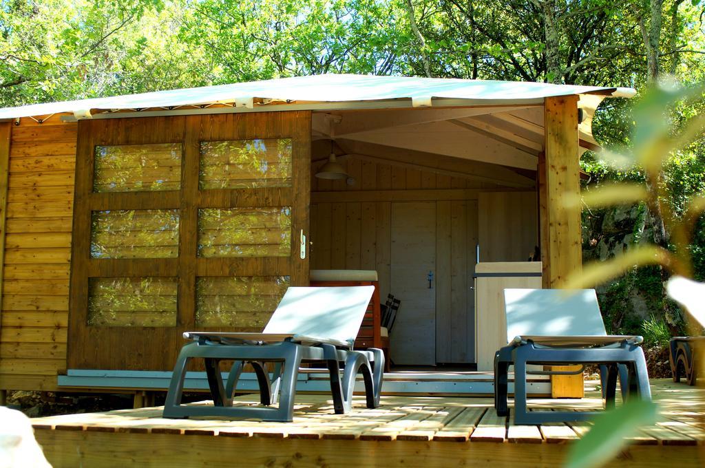 Cabanes Lodges Le Serviere Balazuc Exterior foto